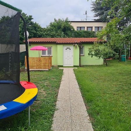 Small-Comfy Guest House In Donaustadt Garden - Not Shared! Vienna Exterior photo