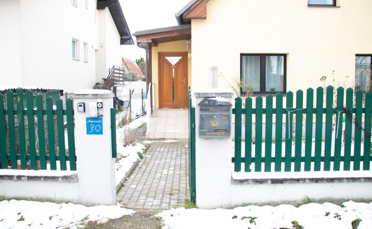 Small-Comfy Guest House In Donaustadt Garden - Not Shared! Vienna Exterior photo