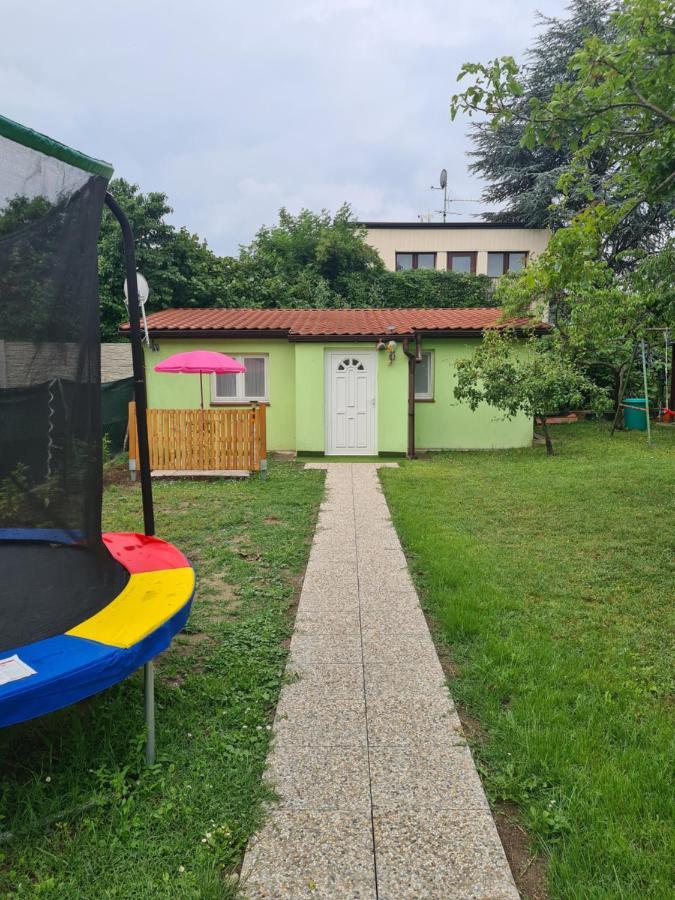 Small-Comfy Guest House In Donaustadt Garden - Not Shared! Vienna Exterior photo